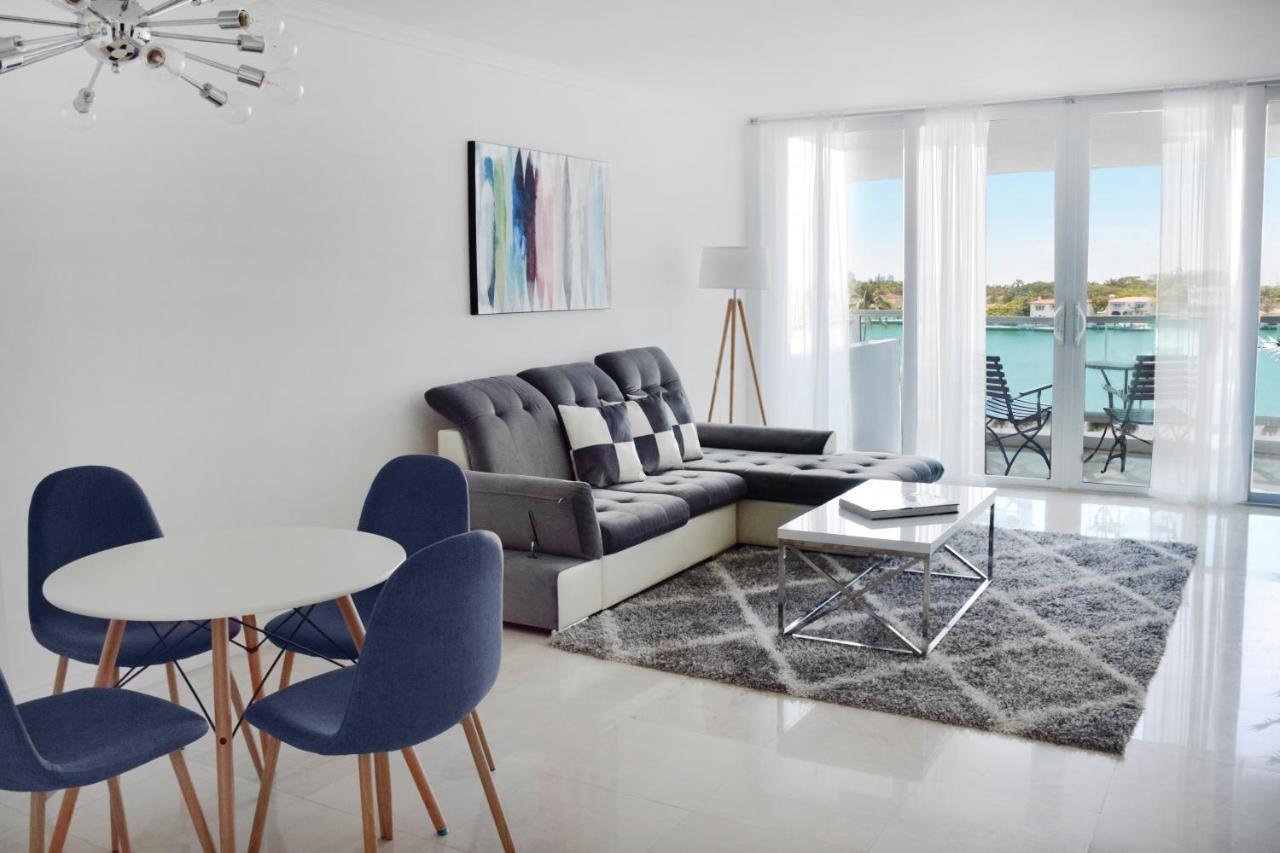 Suite Deluxe de 1 dormitorio con 1 baño, aseo, balcón y vistas a la ciudad
